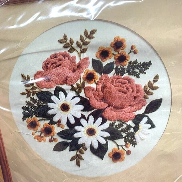 VTG NOS 1984 Creative Circle CLASSIC BOUQUET 0610 Sealed Crewel Kit Persian Wool - Picture 6 of 6